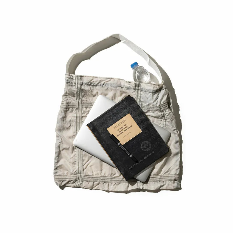 PUEBCO|VINTAGE PARACHUTE LIGHT BAG White / 輕量降落傘布再製單肩包 白