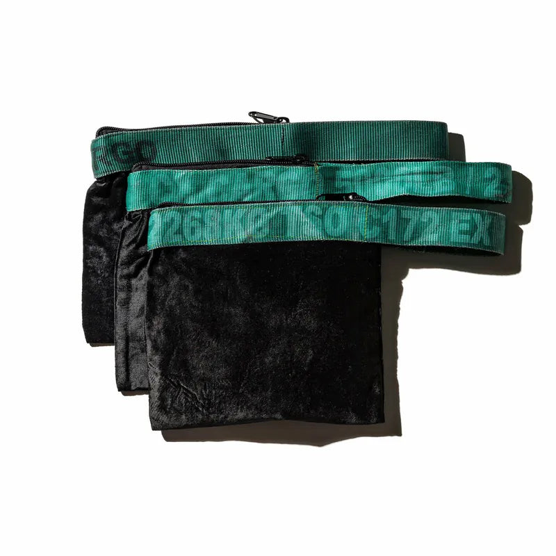 PUEBCO｜VINTAGE SLING BELT POUCH Black x Green / 絨布收納包 黑 x 綠提把